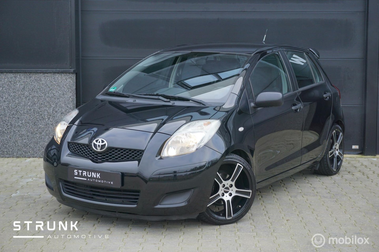 Toyota Yaris - 1.3 VVTi Sport 101 PK 5DRS 6 BAK AIRCO LMV - AutoWereld.nl