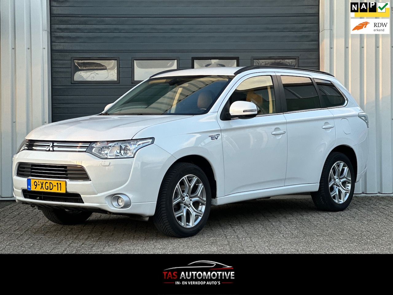 Mitsubishi Outlander - 2.0 PHEV Executive Edition NAVI / NAP! - AutoWereld.nl