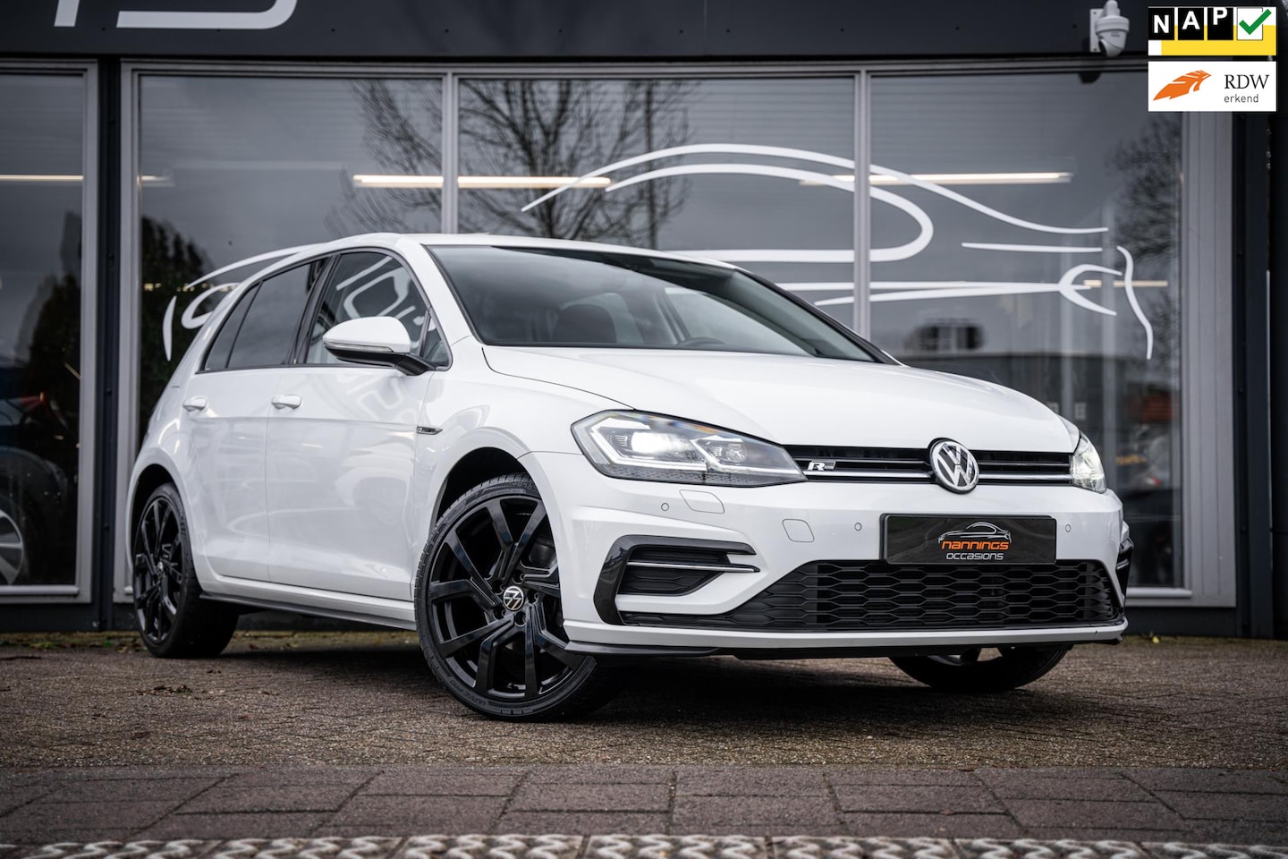 Volkswagen Golf - 1.5 TSI Highline R|DSG|ACC|Carplay|Stoelverwarming|Dealer oh|19'' - AutoWereld.nl