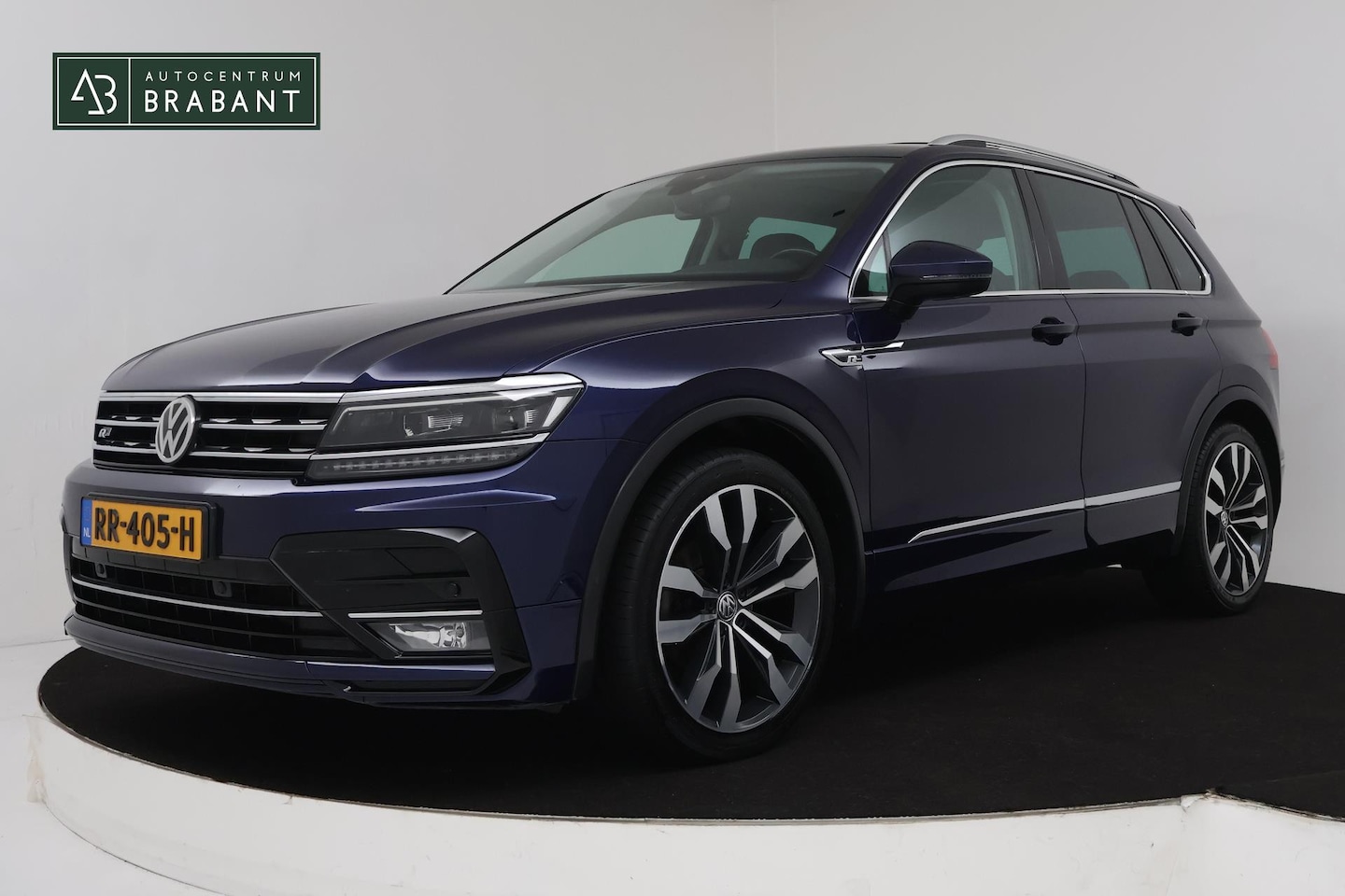 Volkswagen Tiguan - 1.4 TSI ACT Highline (PANORAMADAK, TREKHAAK, STOELVERWARMING, LEER, PARKEERSENSOREN, GOED - AutoWereld.nl