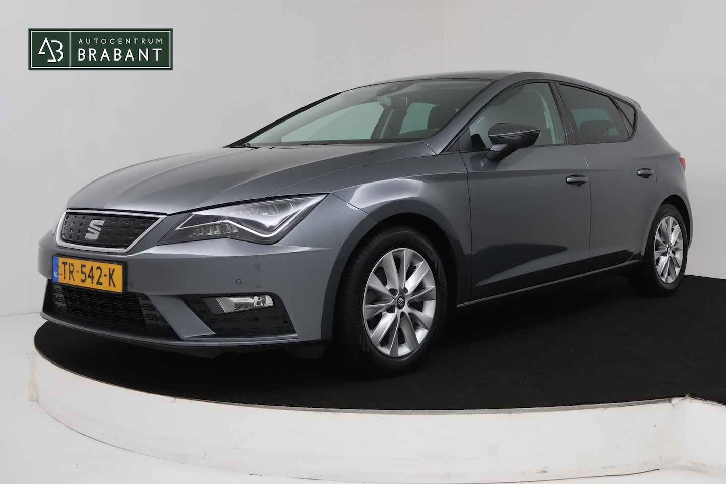 Seat Leon - 1.0 EcoTSI Style Business Intense (PARKEERSENSOREN, CRUISE CONTROL, NAVIGATIE, CARPLAY, NL - AutoWereld.nl