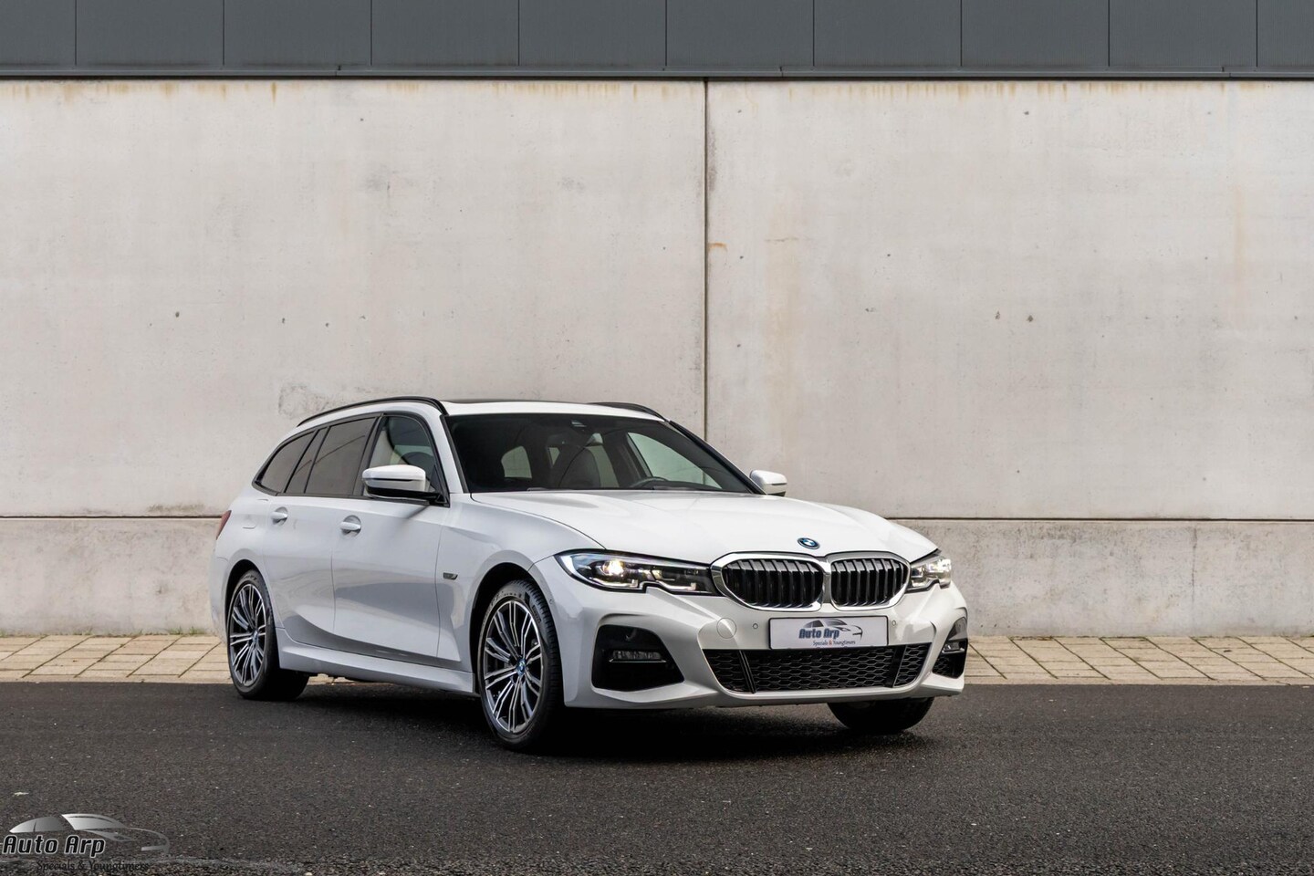 BMW 3-serie Touring - 330e High Executive M-sport - AutoWereld.nl