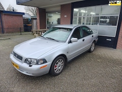 Volvo S40 - 2.0 Europa, Airco, Cruise, Trekhaak, Stoelverwarming, Nieuwe APK NAP