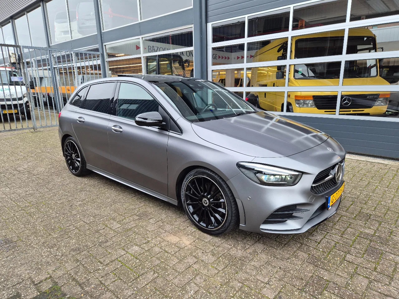 Mercedes-Benz B-klasse - 220 CDI/ Full AMG/ Pano/ Matrix/ Matgrijs/ Camera - AutoWereld.nl