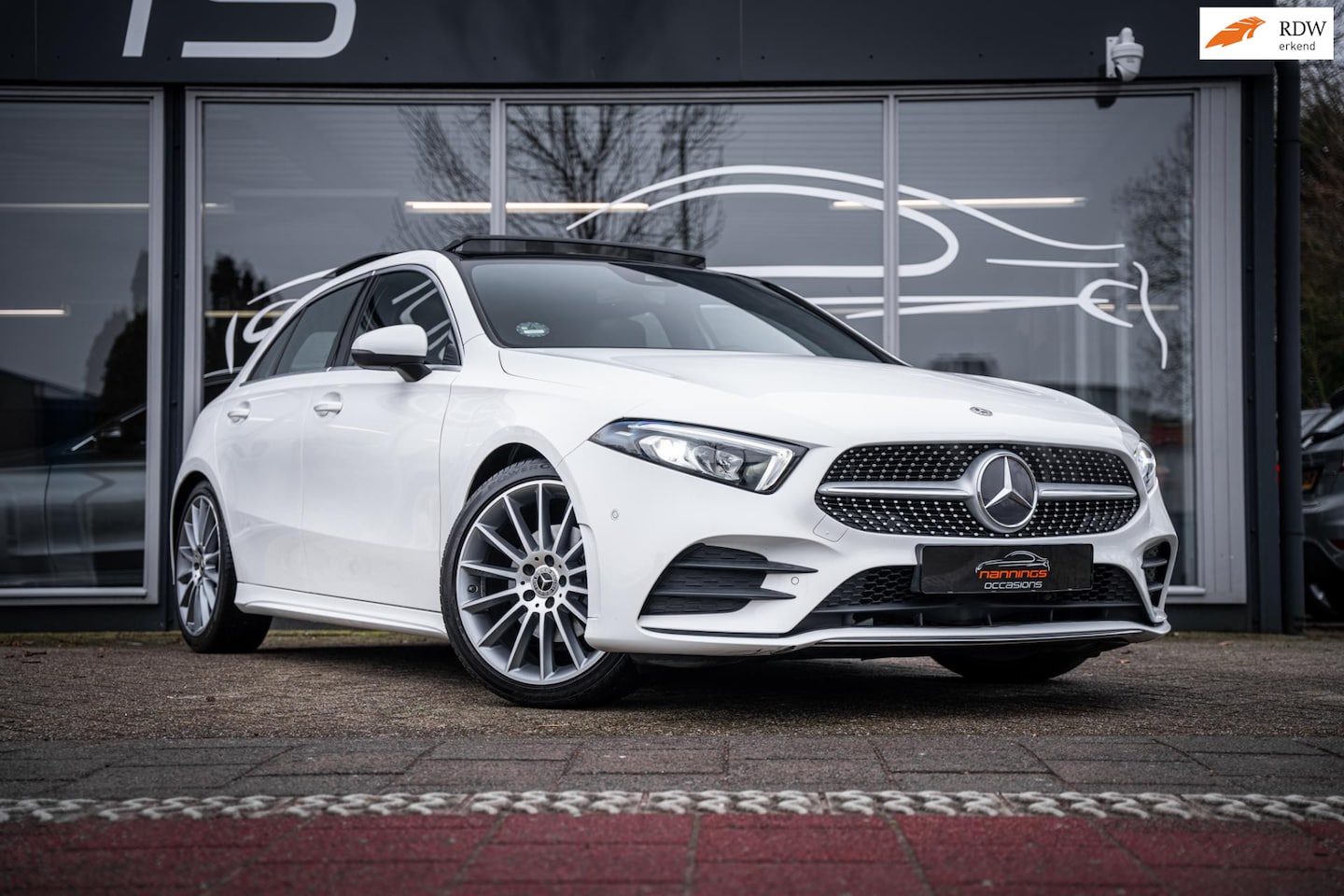 Mercedes-Benz A-klasse - 180 Business Solution 2x AMG|Pano|Digital dashboard|Automaat|19''|Alcantara - AutoWereld.nl