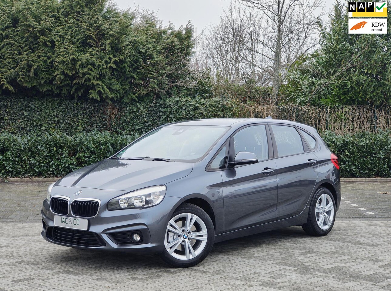 BMW 2-serie Active Tourer - 218i Essential Stoelverwarming Navigatie Nieuwstaat! - AutoWereld.nl