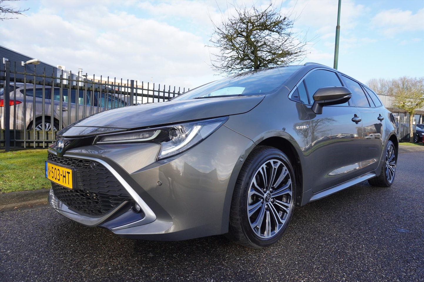 Toyota Corolla Touring Sports - 1.8 Hybrid 122pk CVT Executive Sport Xenon Clima Navi Head Up - AutoWereld.nl