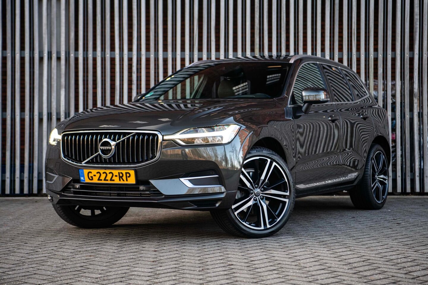 Volvo XC60 - 2.0 T5 250pk AUT. Inscription |21''|Panorama|HUD|LED|Trekhaak|Leder|Carplay|Virtual| - AutoWereld.nl