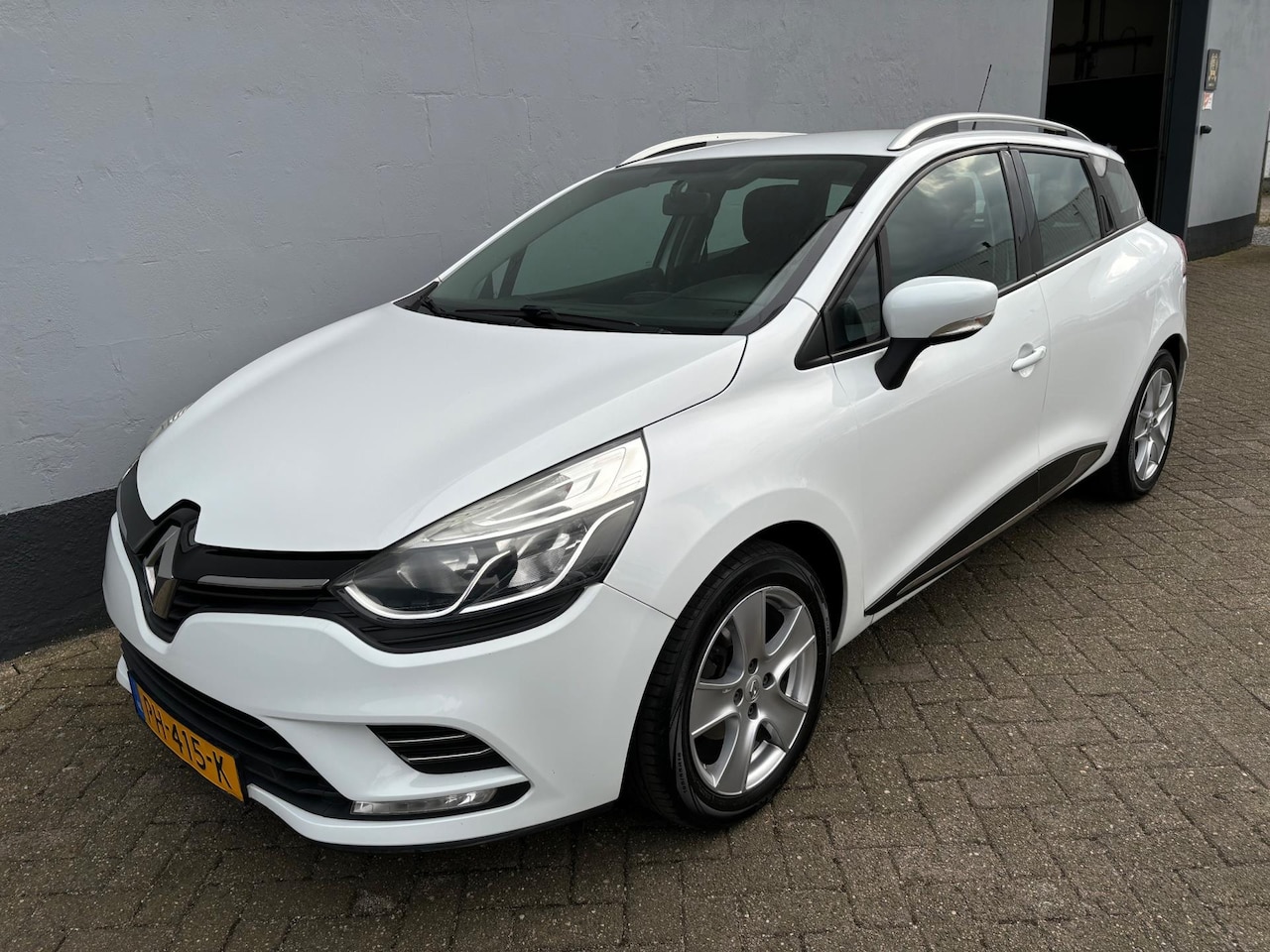 Renault Clio Estate - 0.9 TCe Zen - Airco - Navigatie - Trekhaak - AutoWereld.nl