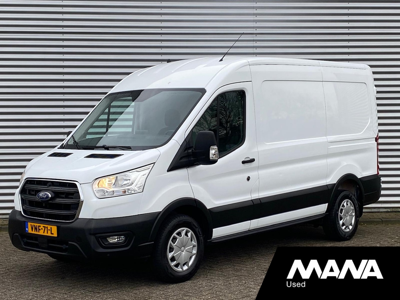 Ford Transit - 330 2.0 TDCI 130PK L2H2 Airco Sensoren Stoelverwarming Navi Cruise Multifunctioneel stuurw - AutoWereld.nl