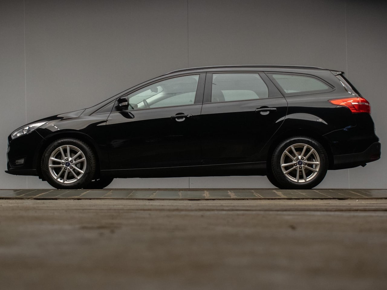 Ford Focus Wagon - 1.0 Lease Edition Sport (APPLE CARPLAY,NAVI,CRUISE CONTROL,PDC,SPORTSTOELEN,LM VELGEN,NIEU - AutoWereld.nl