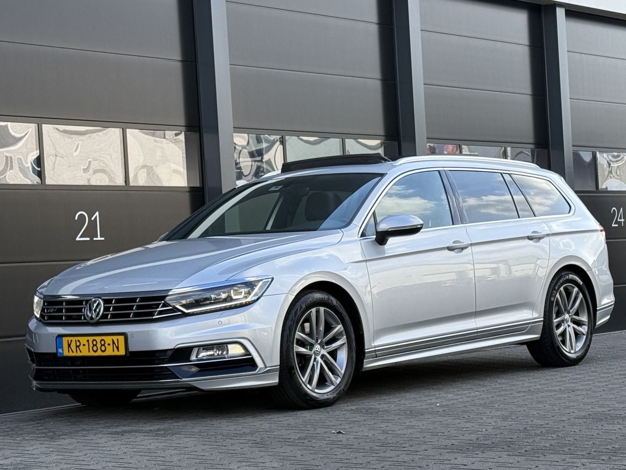 Volkswagen Passat Variant - 1.6 TDI R-Line Virtual Pano Camera - AutoWereld.nl