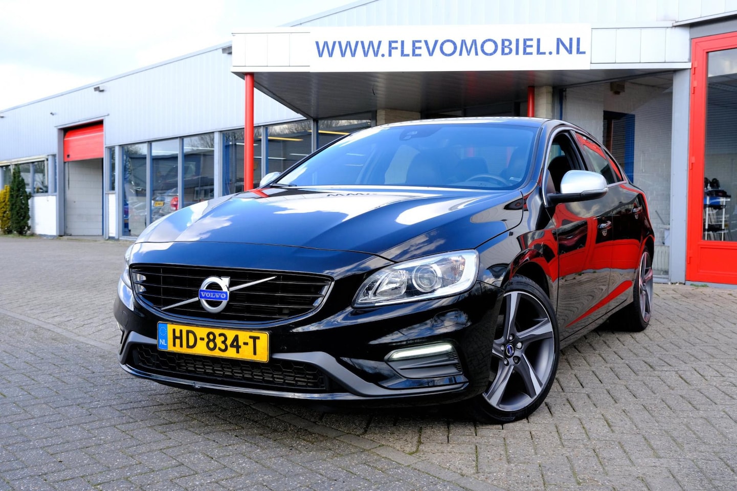 Volvo S60 - 2.0 D2 R-Design 2.0 D2 R-Design - AutoWereld.nl