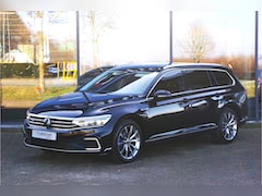 Volkswagen Passat Variant - 1.4 TSI PHEV GTE 218 PK Business, Panoramadak, Elek. Trekhaak, Leder, Massage, Camera