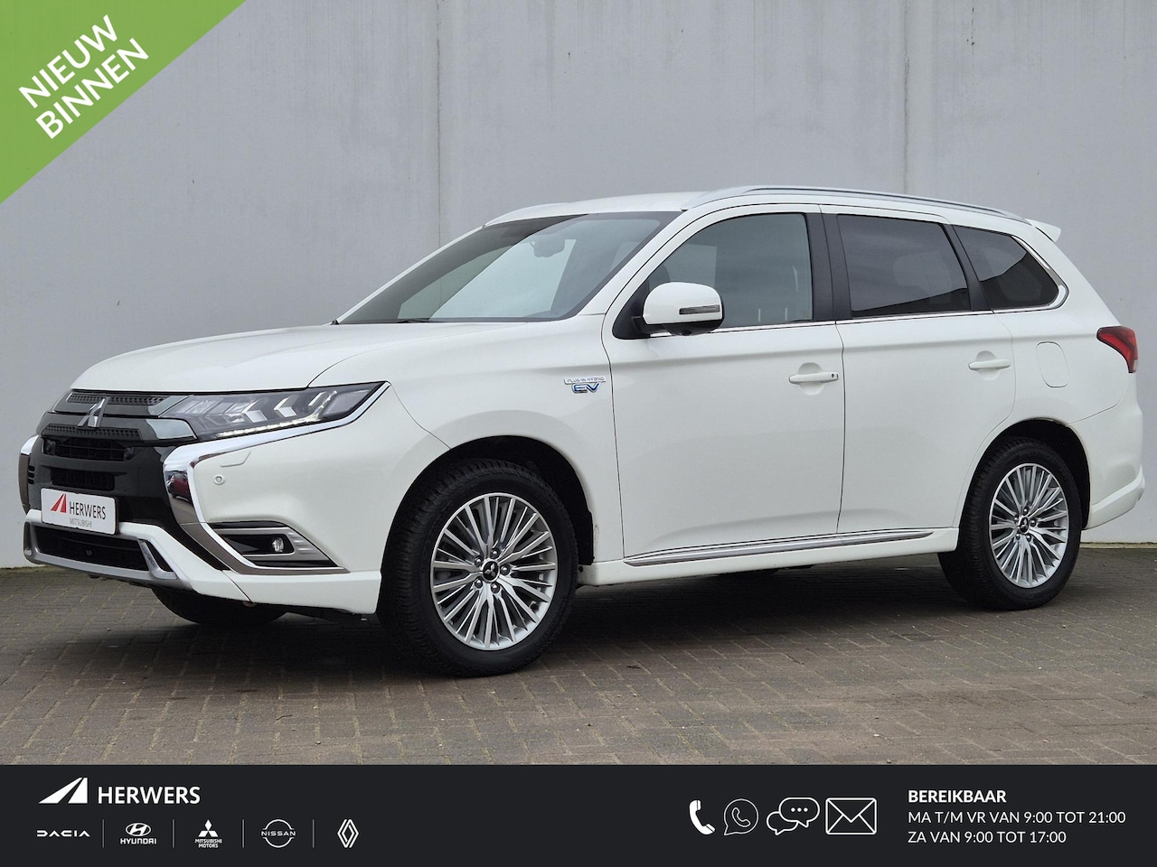 Mitsubishi Outlander - 2.4 PHEV Intense+ Automaat / Plug-in / 1500kg Trekgewicht / Trenhaak vast / Instyle Ledere - AutoWereld.nl