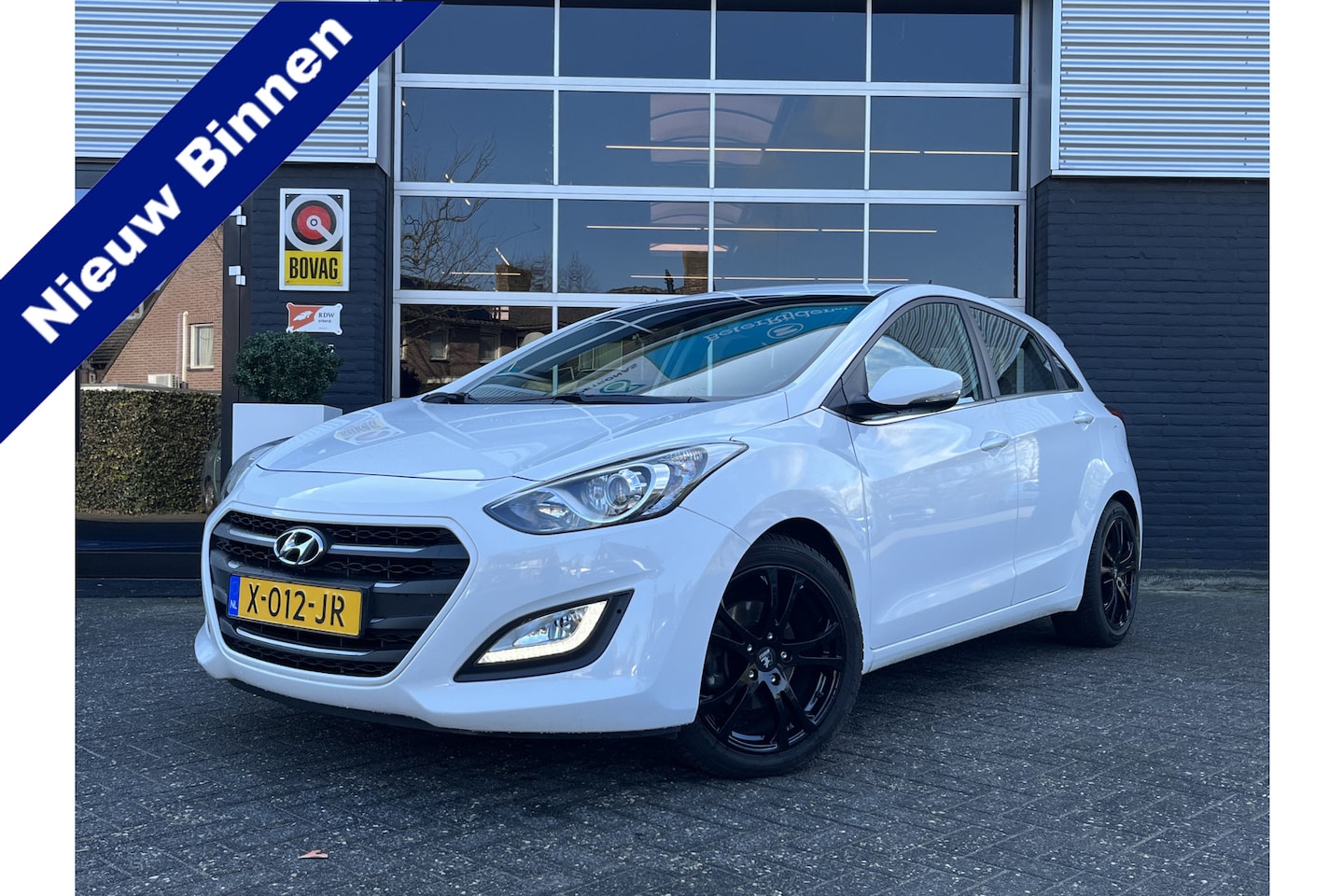 Hyundai i30 - 1.6 GDi Comfort 1.6 GDi Comfort, Airco, Bluetooth, Camera, Cruise, Navi, Pdc - AutoWereld.nl