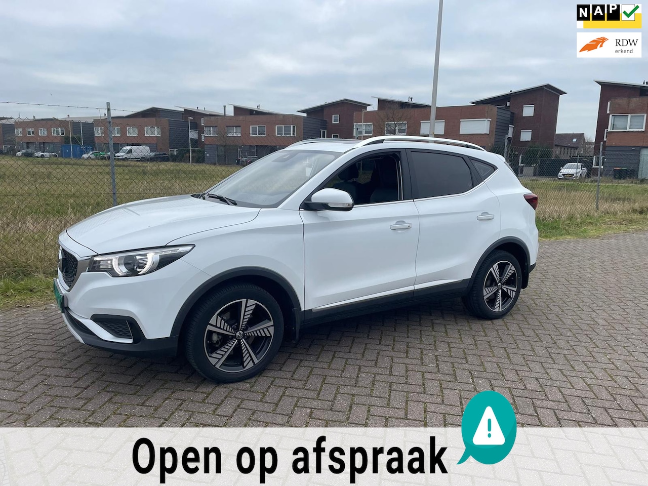 MG ZS - EV Luxury 45 kWh NAVI PANORAMADAK CRUISE CLIMA PDC LMV - AutoWereld.nl