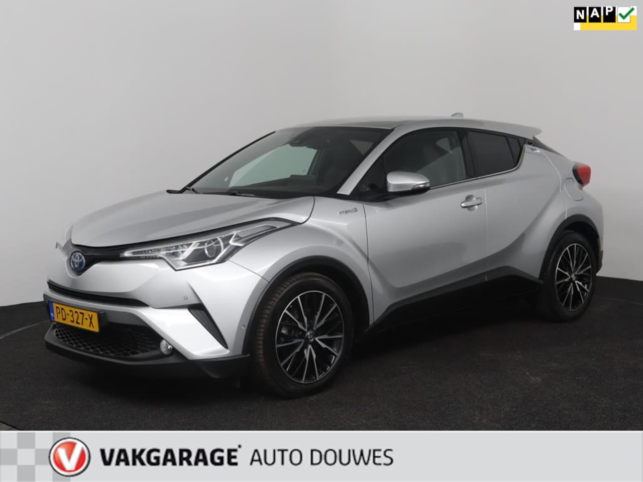 Toyota C-HR - 1.8 Hybrid Executive | NAP | Automaat | Stoelverwarming | Navi - AutoWereld.nl