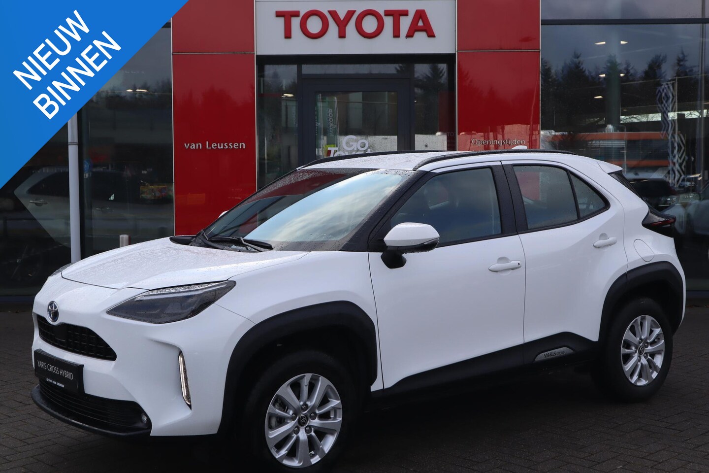 Toyota Yaris Cross - 1.5 Hybrid Dynamic APPLE/ANDROID STUUR+STOELVERW. HEAD-UP NAVI EL-ACHTERKLEP KEYLESS - AutoWereld.nl