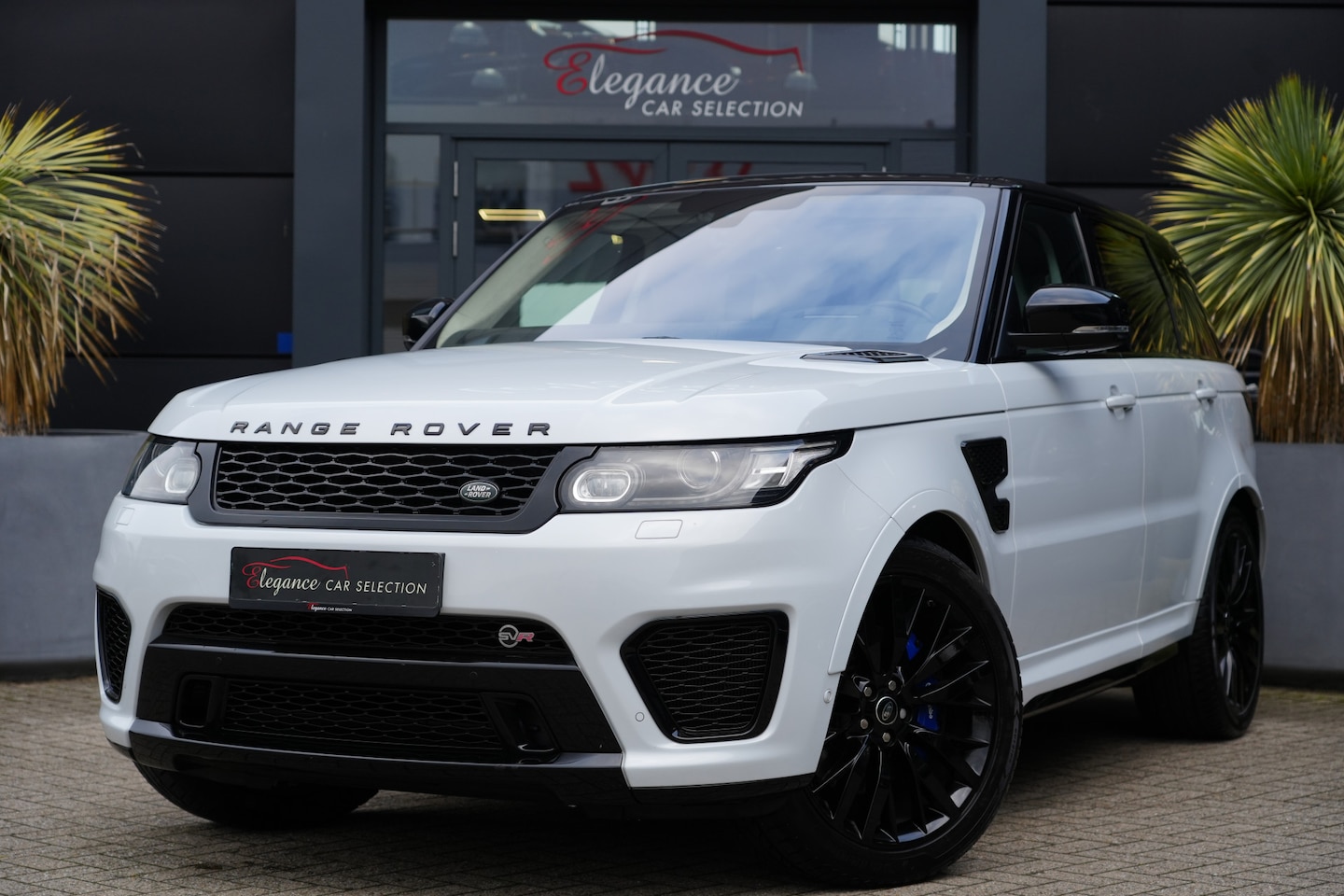 Land Rover Range Rover Sport - 5.0 V8 Supercharged SVR 551pk Panoramadak/Stoelverwarming/Kuipstoelen - AutoWereld.nl