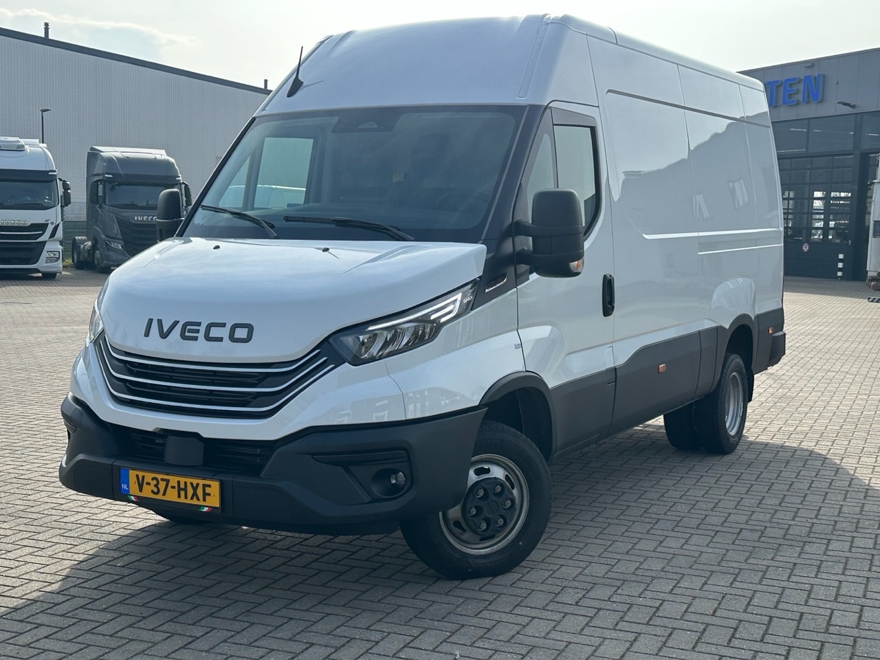 Iveco Daily - 40C18HA8 V WB 3520L H2 - AutoWereld.nl