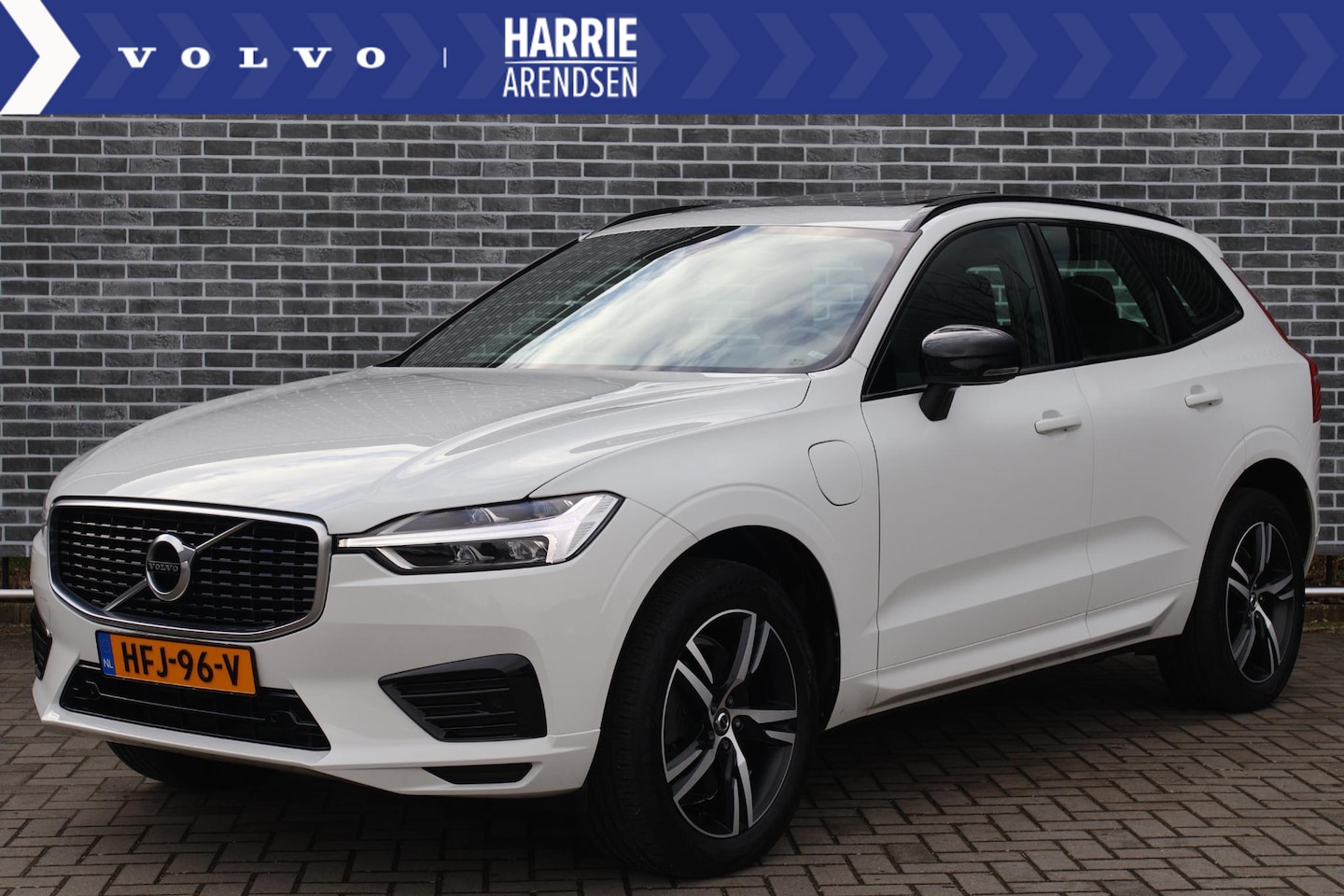 Volvo XC60 - 2.0 Recharge T8 AWD R-Design | Achteruitrij camera | Elektr. Panoramadak | 19" LM velgen | - AutoWereld.nl