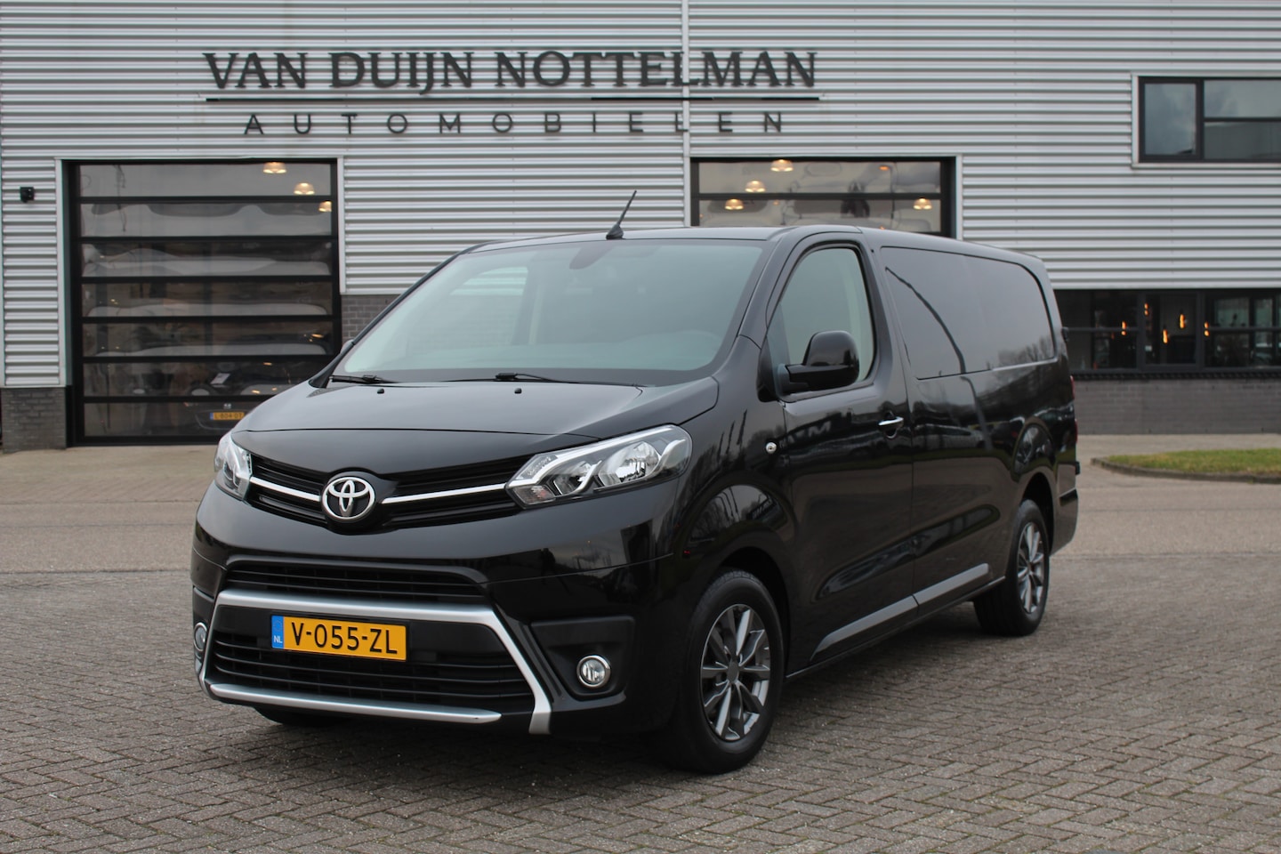 Toyota PROACE Long Worker - 2.0 D-4D Professional DC / Keyless / N.A.P. - AutoWereld.nl