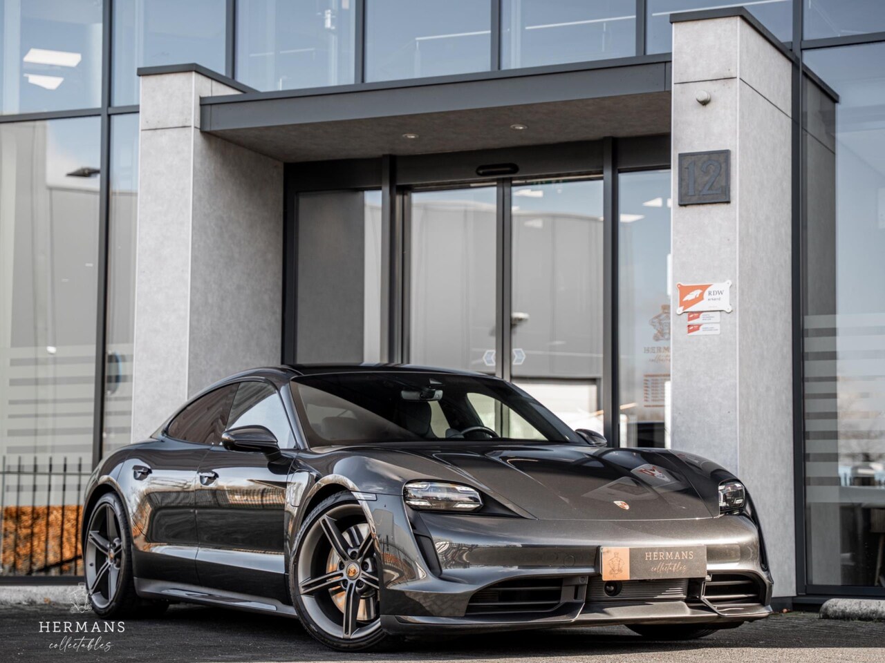 Porsche Taycan - Turbo 93 kWh / Sport-Chrono / Pano / 18-Way - AutoWereld.nl