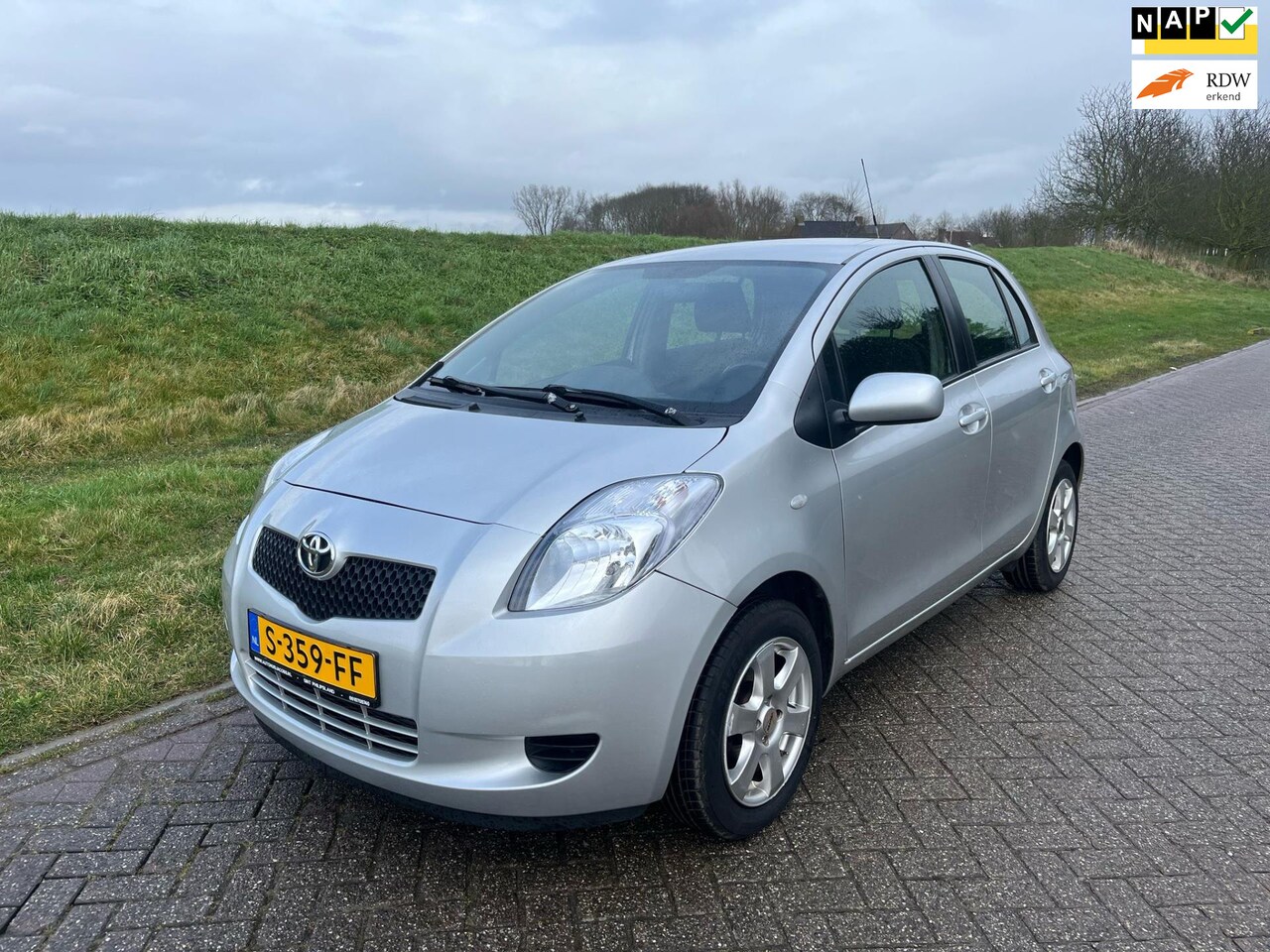 Toyota Yaris - 1.0 VVTi Terra 5-drs Apple Android Groot Scherm 101.836 km APK 30-12-2025 - AutoWereld.nl