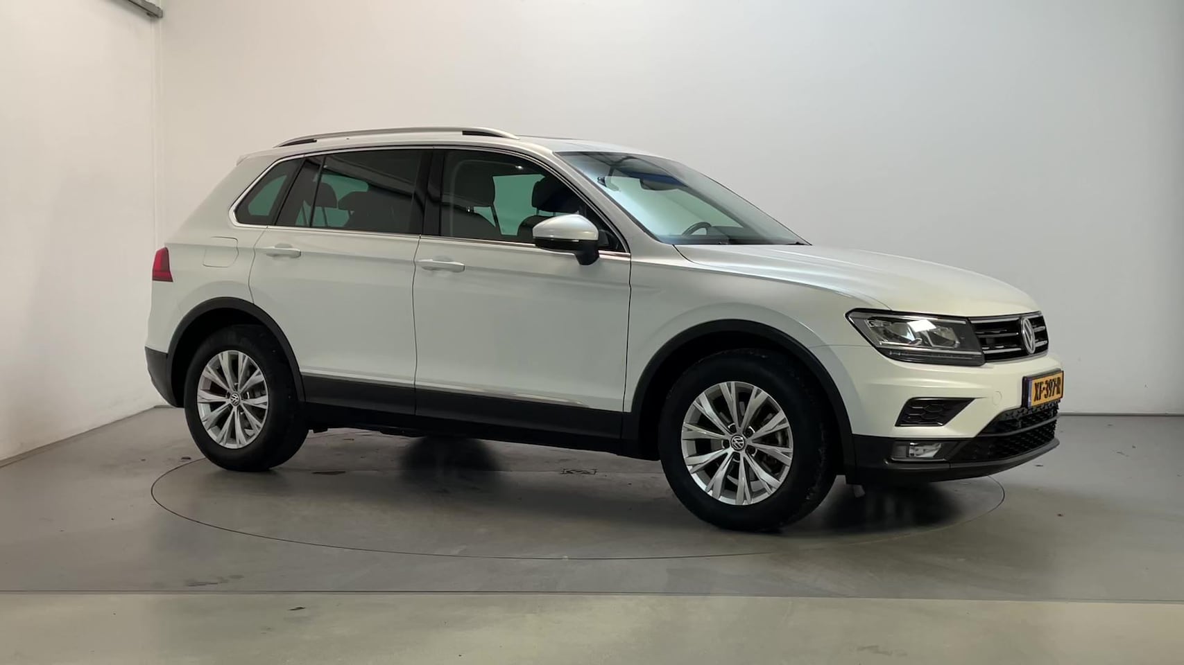 Volkswagen Tiguan - 1.5 TSI 150pk DSG ACT Comfortline Business Panoramadak Navigatie Stoelverwarming DAB+ - AutoWereld.nl