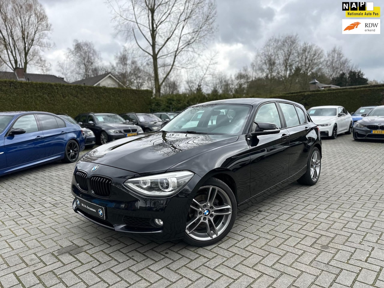 BMW 1-serie - 116i Business|Nwe Ketting + Klepseals|18 inch|Groot Navigatie|Cruise control|Airco|Nette s - AutoWereld.nl