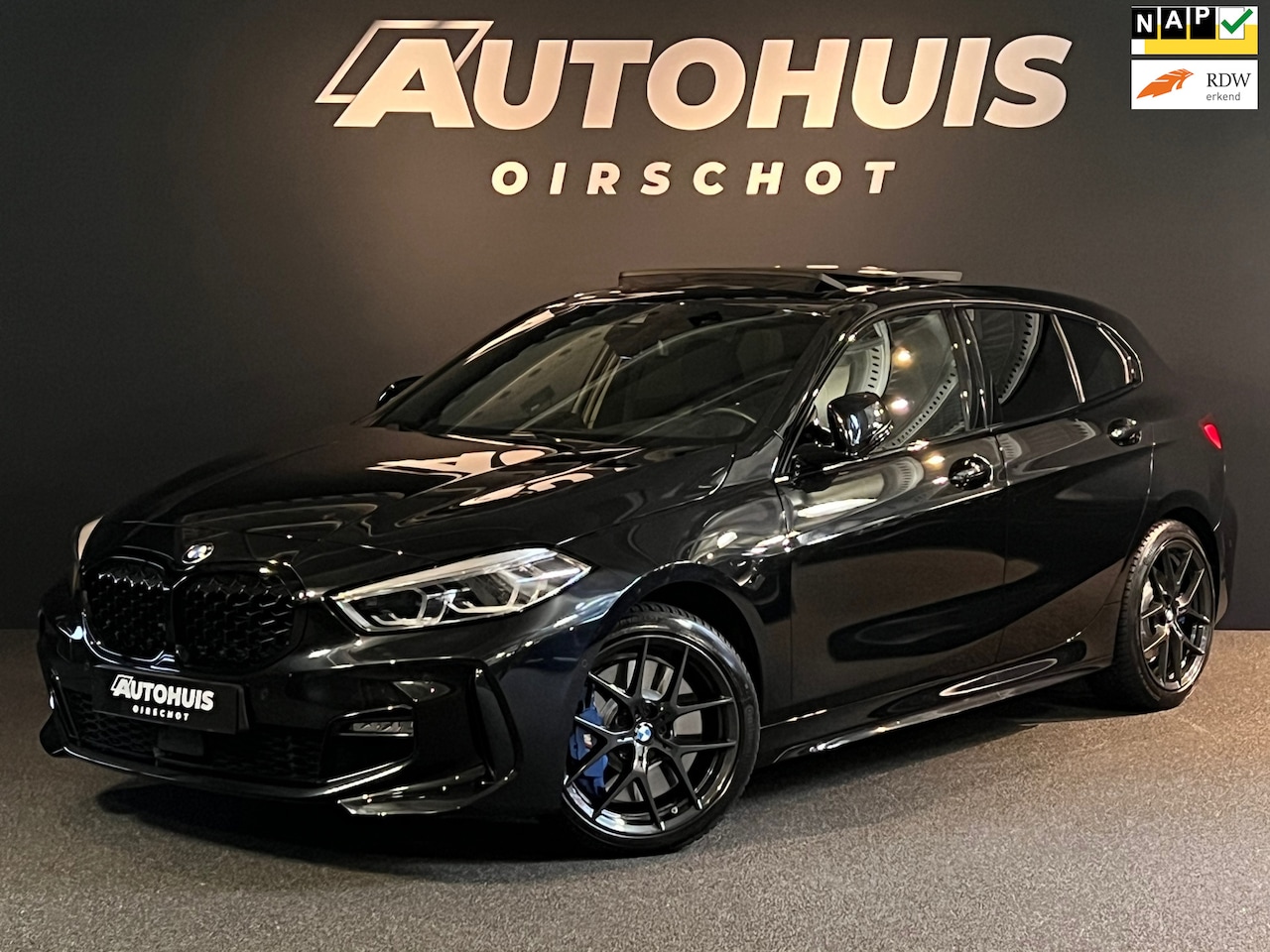 BMW 1-serie - 120i High Executive Edition M Pano/ H&K/ Schakelflippers/M stoelen/ Camera/ M Sport Remmen - AutoWereld.nl