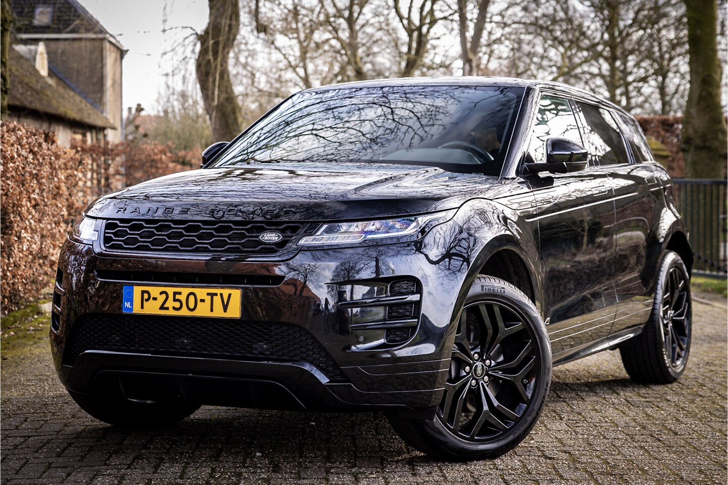 Land Rover Range Rover Evoque - 1.5 P300e AWD R-Dynamic Panorama 20" Black Pack - AutoWereld.nl