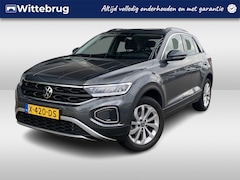 Volkswagen T-Roc - 1.5 TSI 150PK DSG Life / Automaat / 17'' LMV / VW