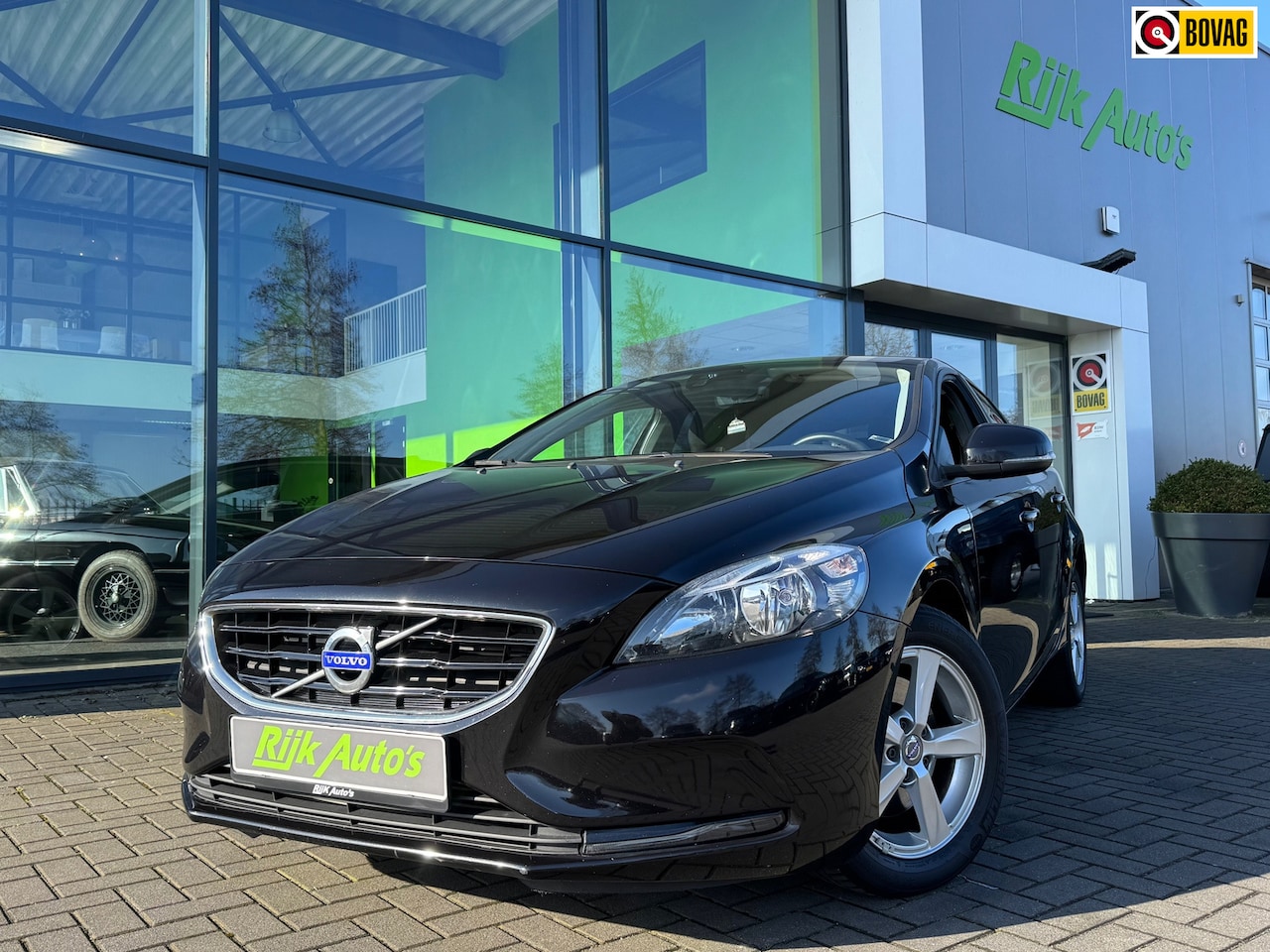 Volvo V40 - 2.0 T2 You! * Cruise Control * Stoelverwarming * Navigatie - AutoWereld.nl