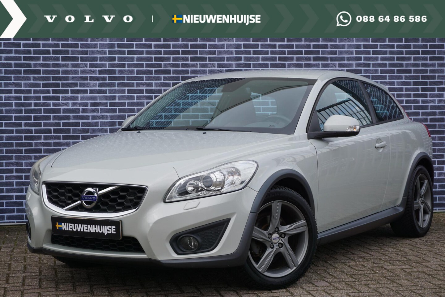 Volvo C30 - 2.0 Summum | Pepper red Lederen Bekleding | Xenon | Stoelverwarming | Cruise Control | Blu - AutoWereld.nl