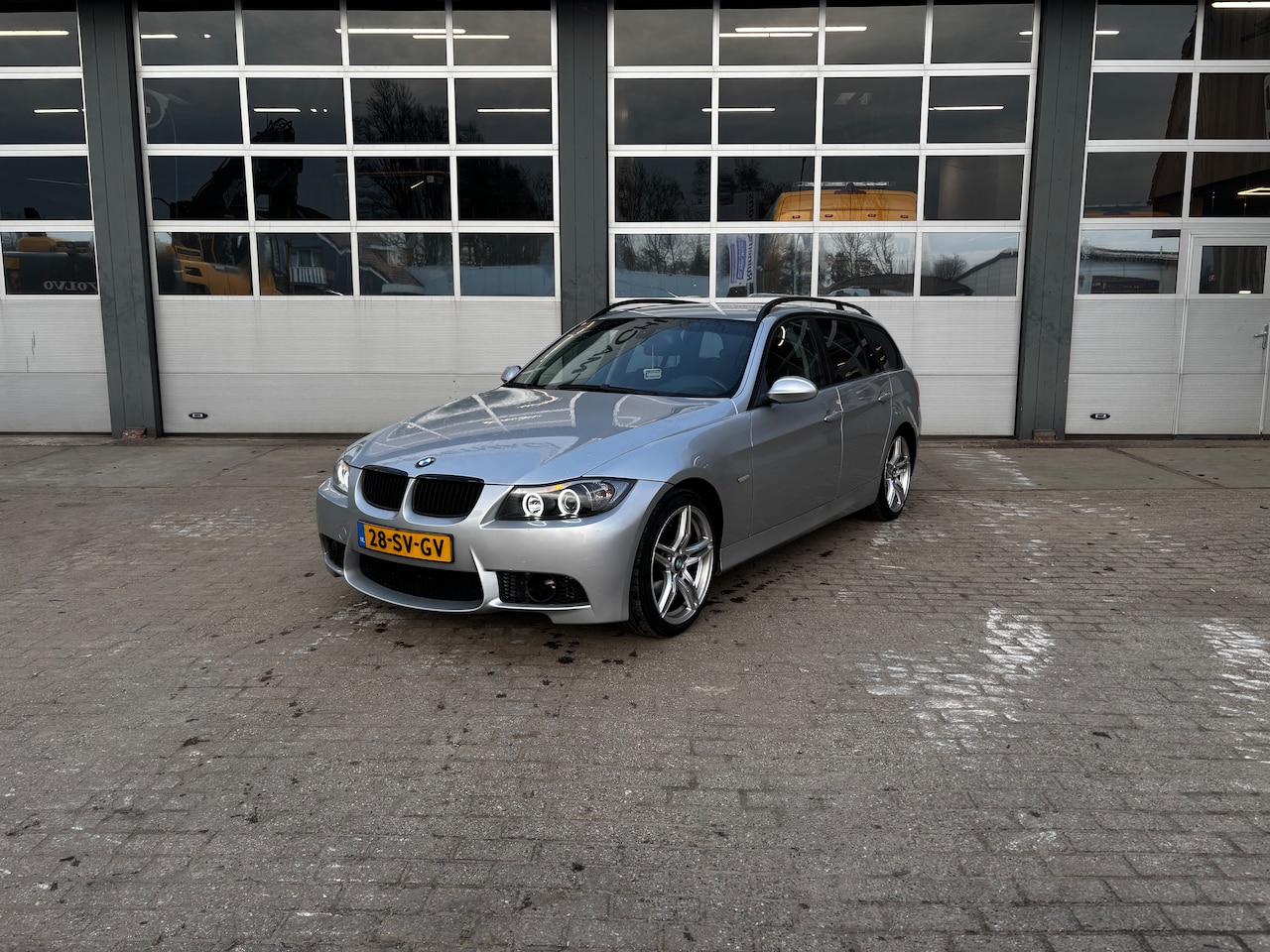 BMW 3-serie Touring - 320i High Executive - AutoWereld.nl