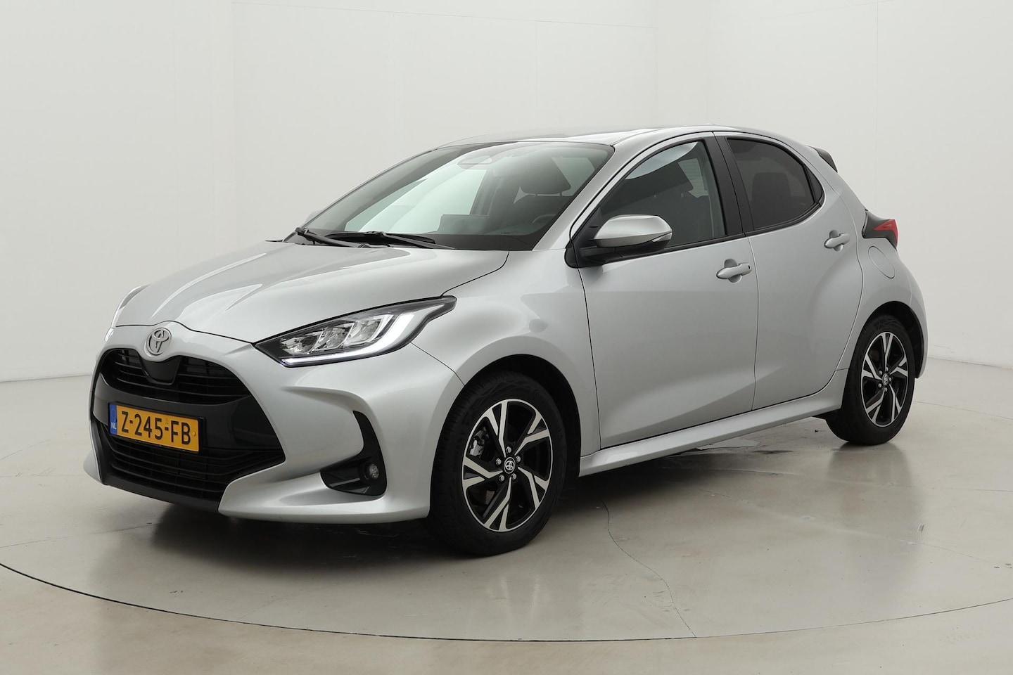 Toyota Yaris - 1.5 Hybrid 115 First Edition | Navigatie | Adaptive Cruise Control | Keyless Entry | Apple - AutoWereld.nl