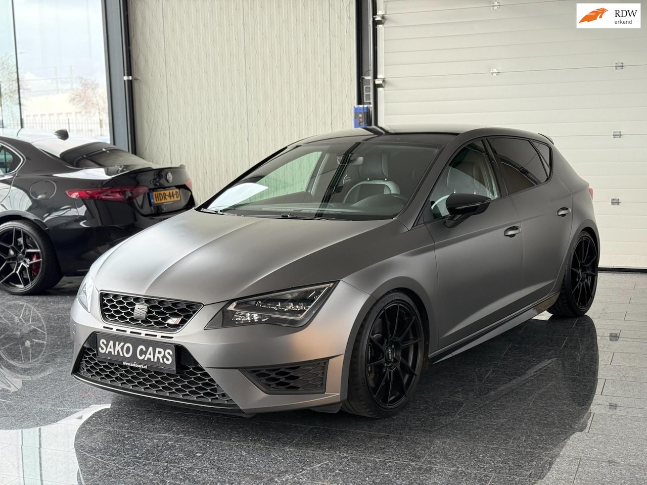 Seat Leon - 2.0 TSI Cupra 290 2017 DSG 370PK Grijs - AutoWereld.nl