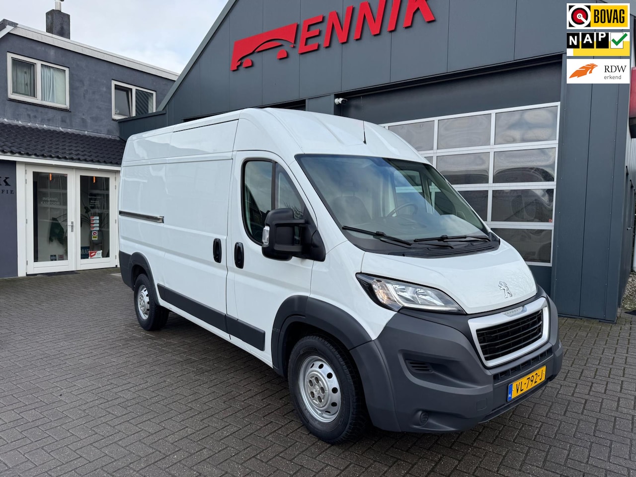 Peugeot Boxer - 435 2.2 HDI L2H2 XR Cruise / Navi / Camera / Trekhaak . - AutoWereld.nl