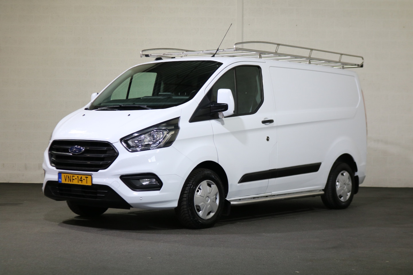 Ford Transit Custom - 2.0 TDci 130pk L1 H1 Airco Imperiaal Trekhaak Inrichting - AutoWereld.nl