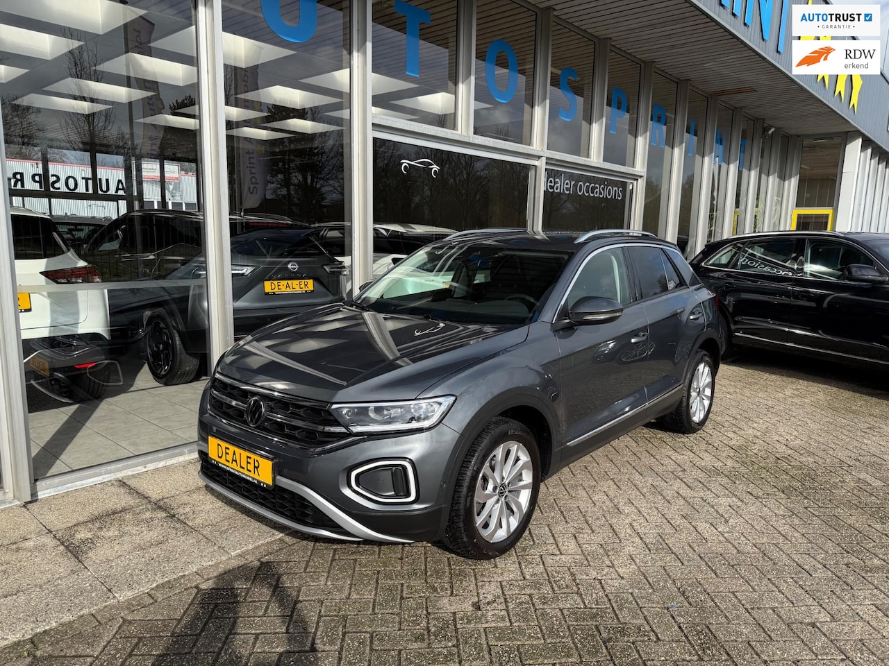 Volkswagen T-Roc - 1.5 TSI Style 150PK / CARPLAY / ACHTERUITRIJCAMERA / ELEKTRISCHE ACHTERKLEP - AutoWereld.nl