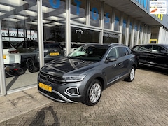 Volkswagen T-Roc - 1.5 TSI Style 150PK / CARPLAY / ACHTERUITRIJCAMERA / ELEKTRISCHE ACHTERKLEP