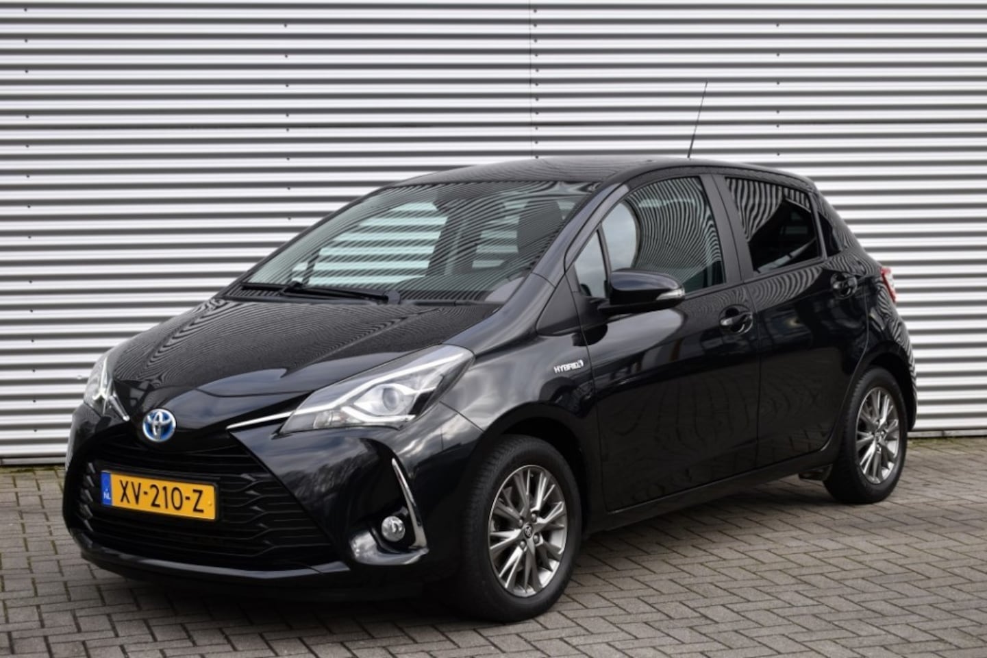 Toyota Yaris - 1.5 HYBRID DYNAMIC / P.CAM / KEYLESS / NAVI / NL AUTO - AutoWereld.nl