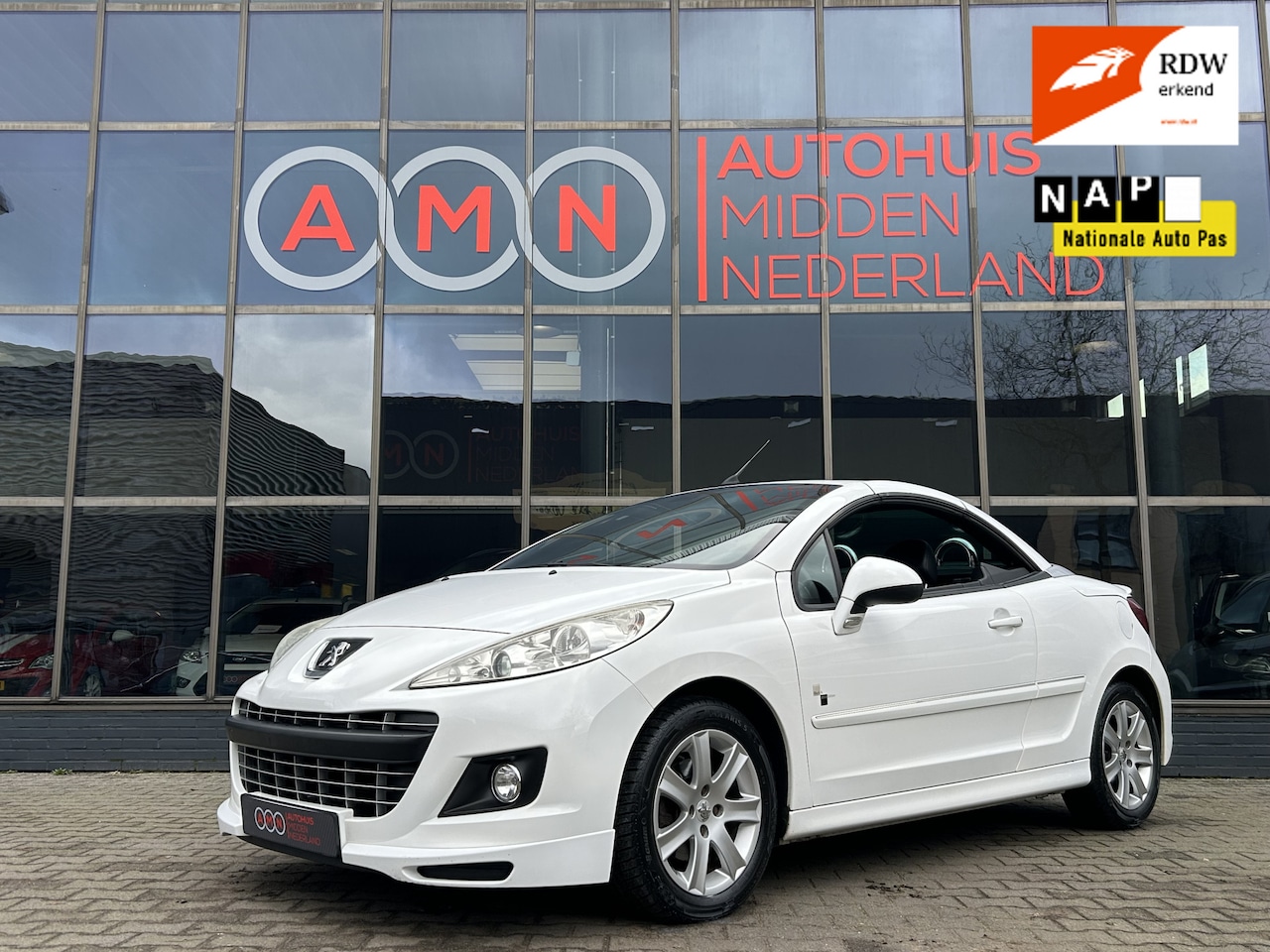 Peugeot 207 CC - 1.6 Black&White Navigatie,Cruisectr,Leder,Climatectr,Elekpakket - AutoWereld.nl