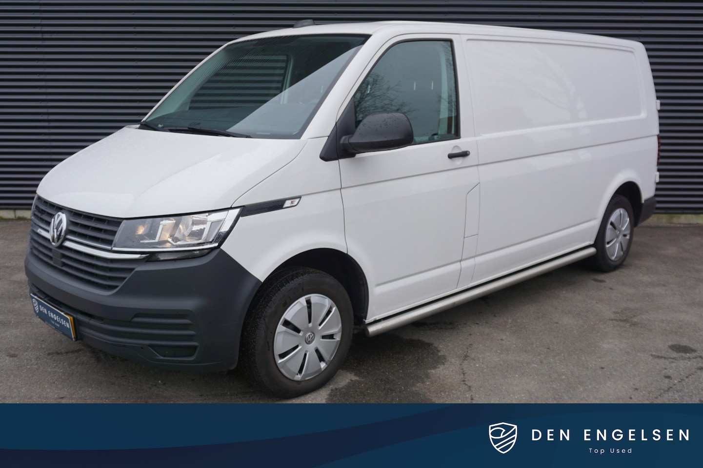 Volkswagen Transporter - 28 | L2H1 | Economy Business | App-Connect | Cruise Control | Trekhaak - AutoWereld.nl