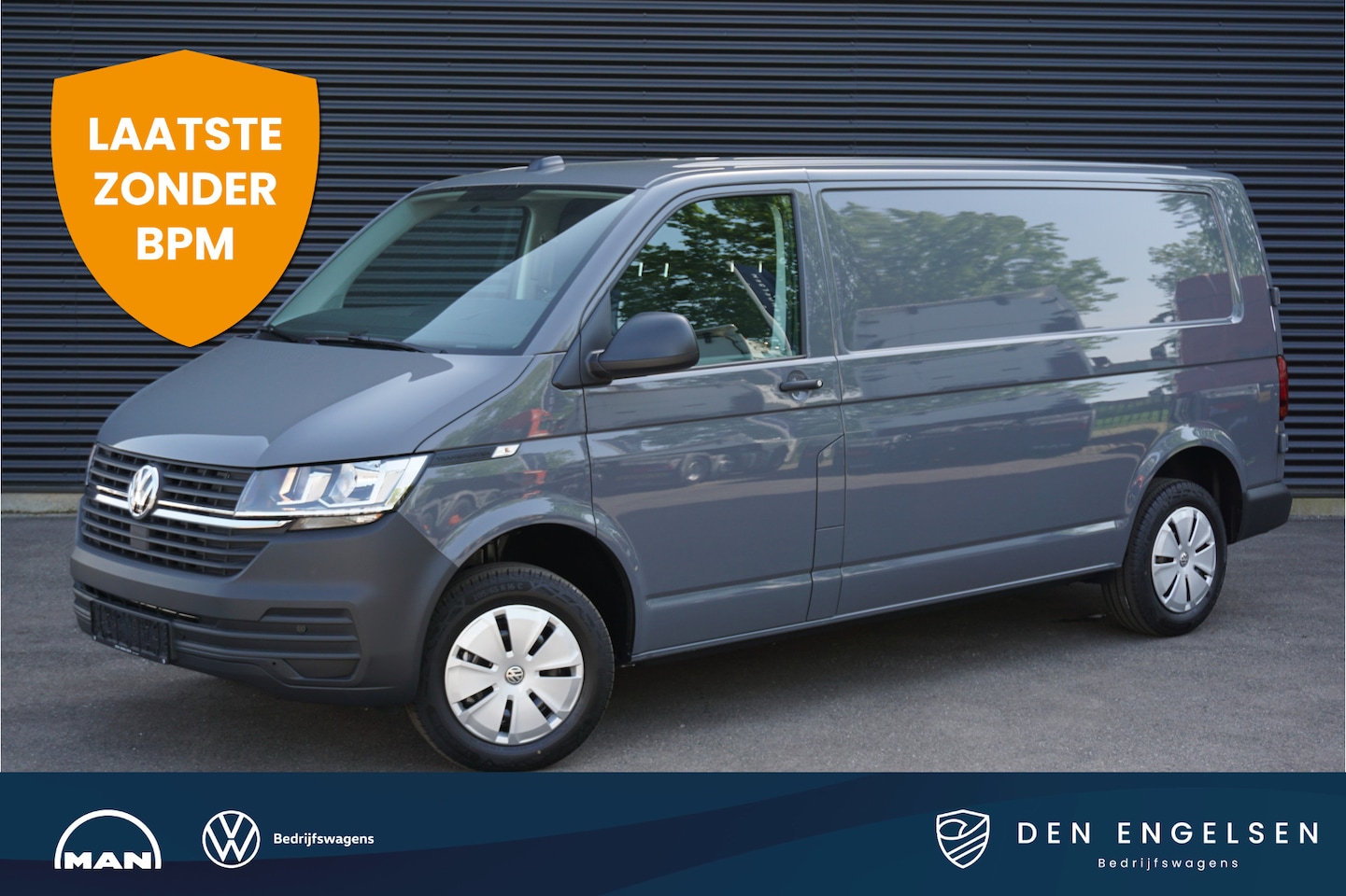 Volkswagen Transporter - 30 | 2.0 TDI L2H1 | App-Connect | Cruise Control | Camera | Trekhaak - AutoWereld.nl