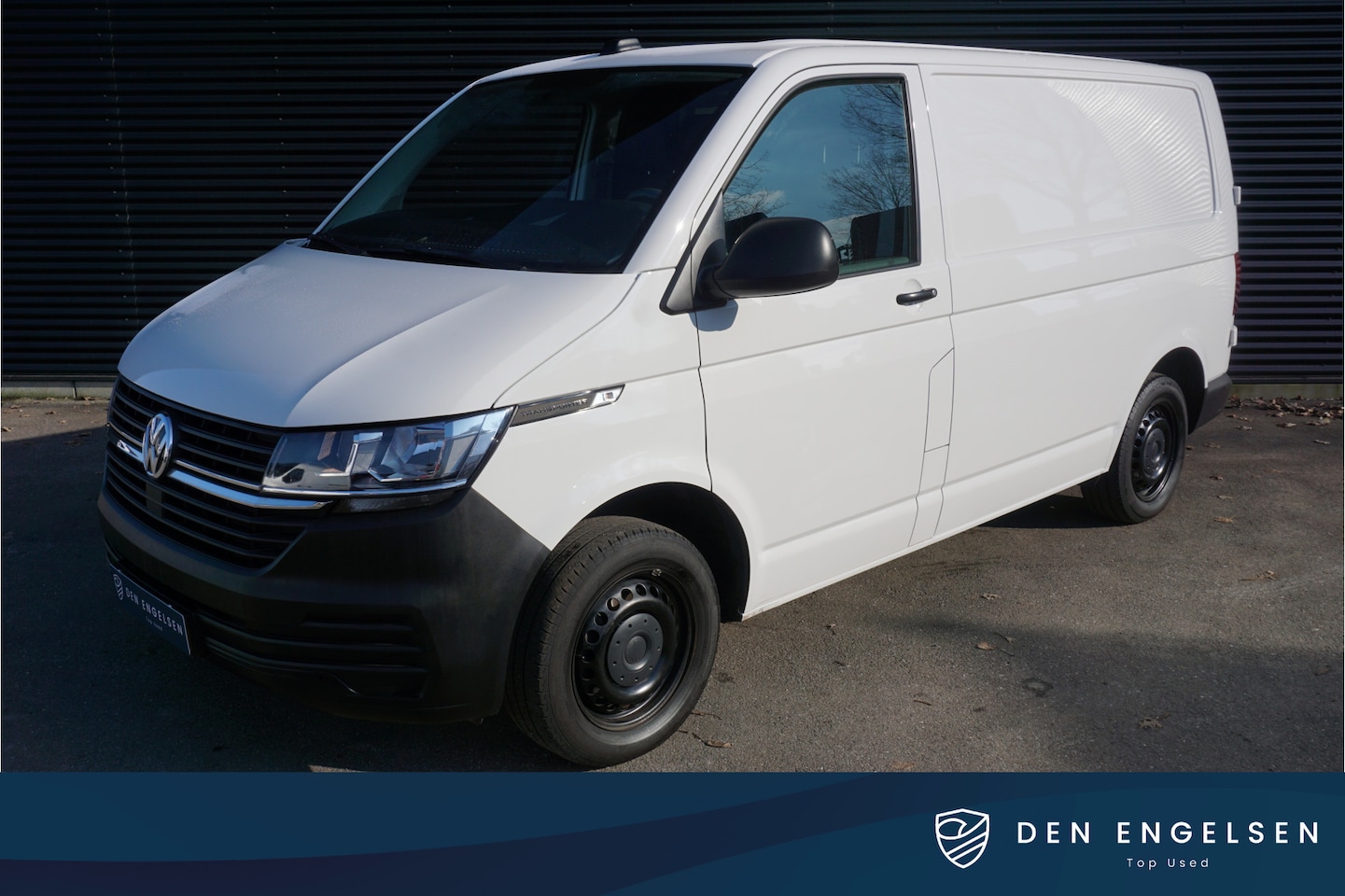 Volkswagen Transporter - 26 | L1H1 Economy Business | Airco | App-Connect | Cruise | Trekhaak - AutoWereld.nl