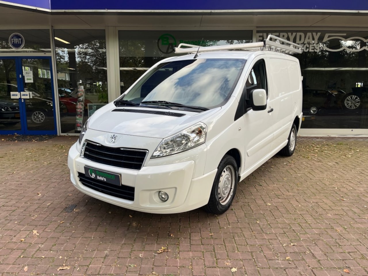 Peugeot Expert - 227 1.6 HDI L1H1 NAV 3 Zits - AutoWereld.nl