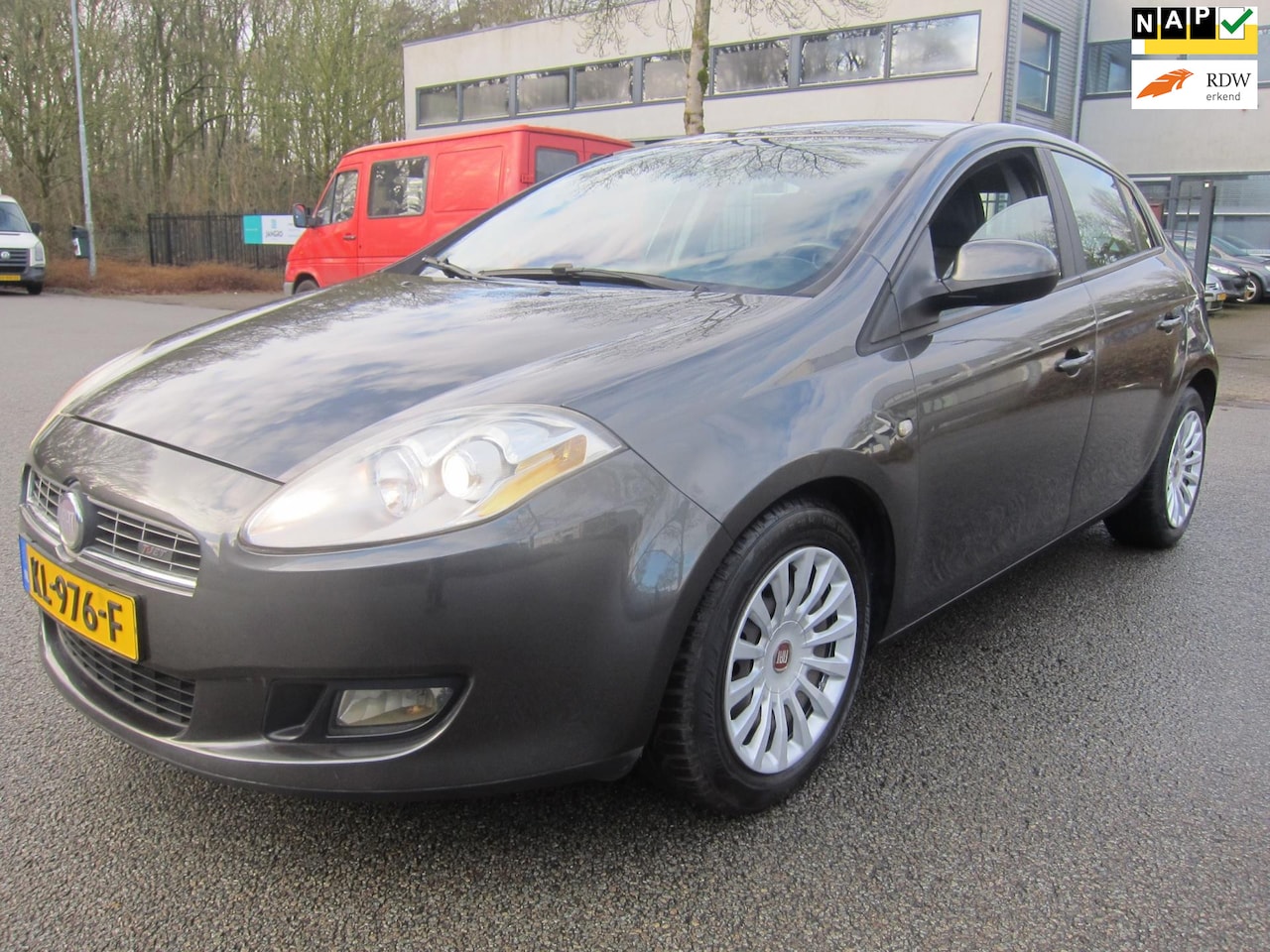 Fiat Bravo - 1.4 T-Jet TREKHAAK AIRCO PDC. - AutoWereld.nl